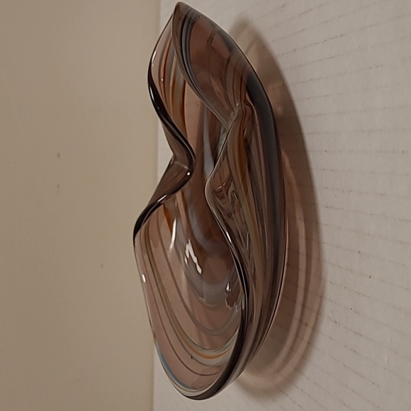 Beautiful Art Glass Ruffled Trinket Dish - Picture 3 of 16